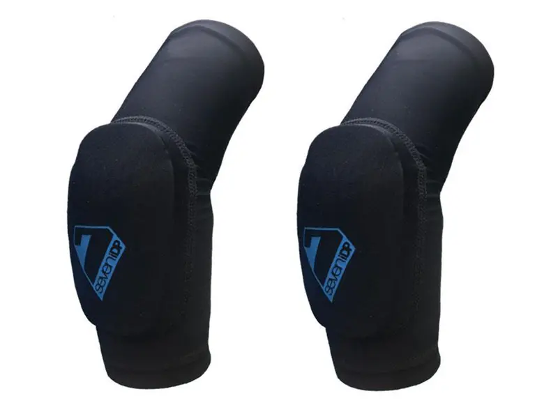 7 Idp Transition Knee Pads - Kids - Black 1