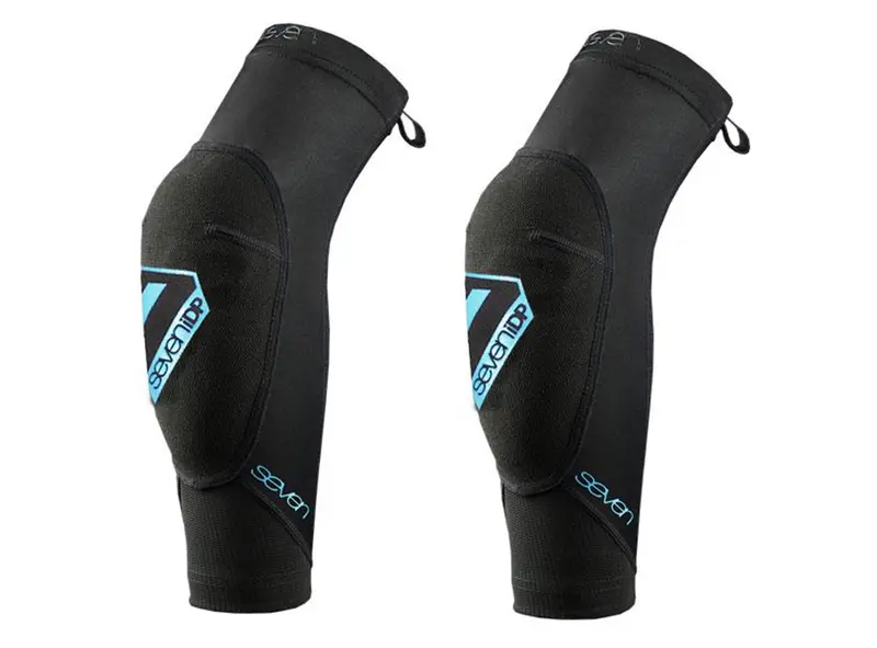 7 Idp Transition Knee Pads - Youth - Black 1