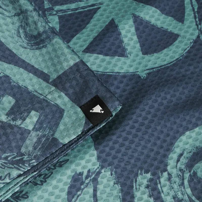 Endura Alltrack Ride Short Sleeve Resort Shirt - Carbon Grey 4