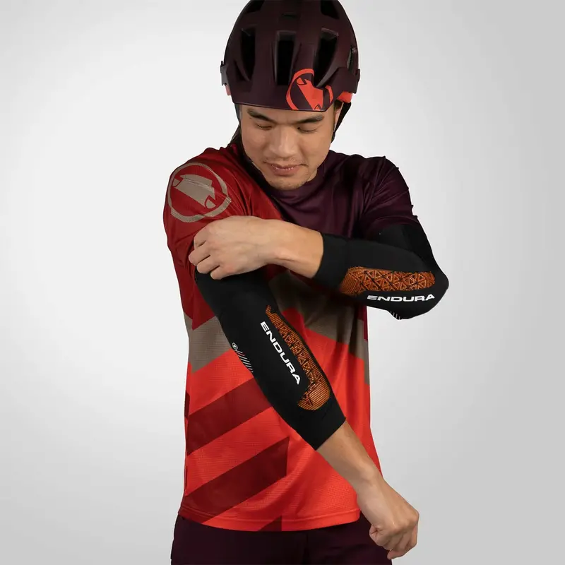 Endura Mt500 D3o Ghost Elbow Pad - Black 2