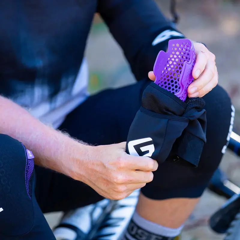 G-Form Terra Knee Guard - Black 4