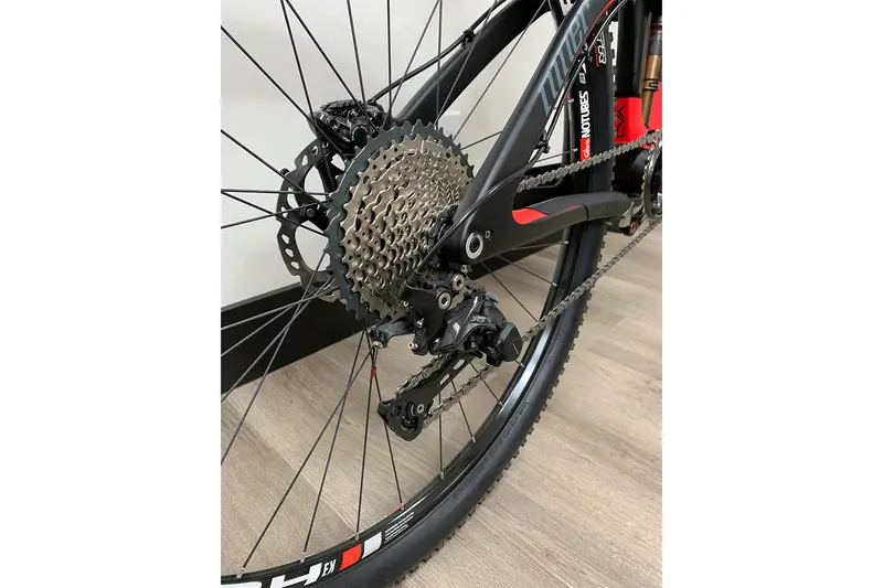 Niner Jet 9 Rdo 27.5+ - 4-Star - Xt - Carbon-Red - Demo1 2