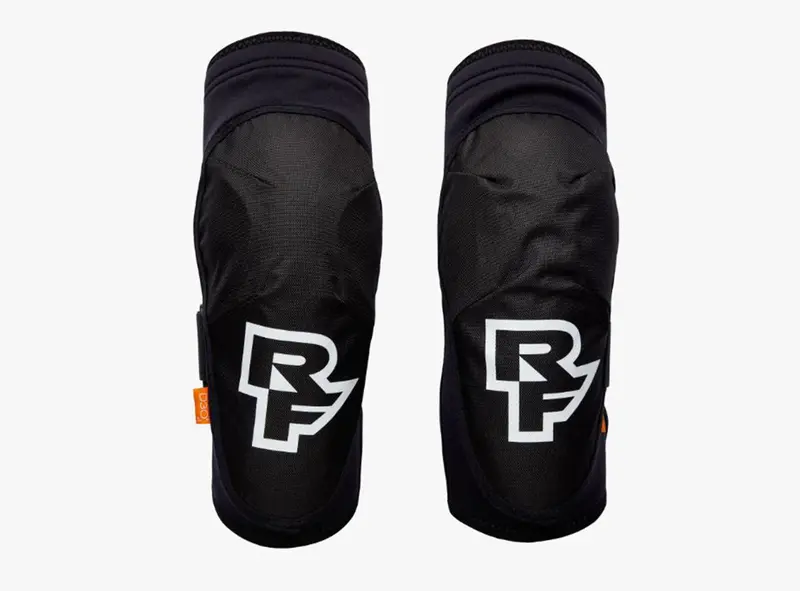 Race Face Ambush Elbow - Stealth - 2022 1