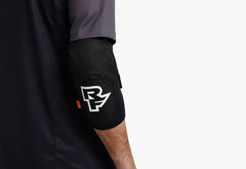 Race Face Ambush Elbow - Stealth - 2022 2