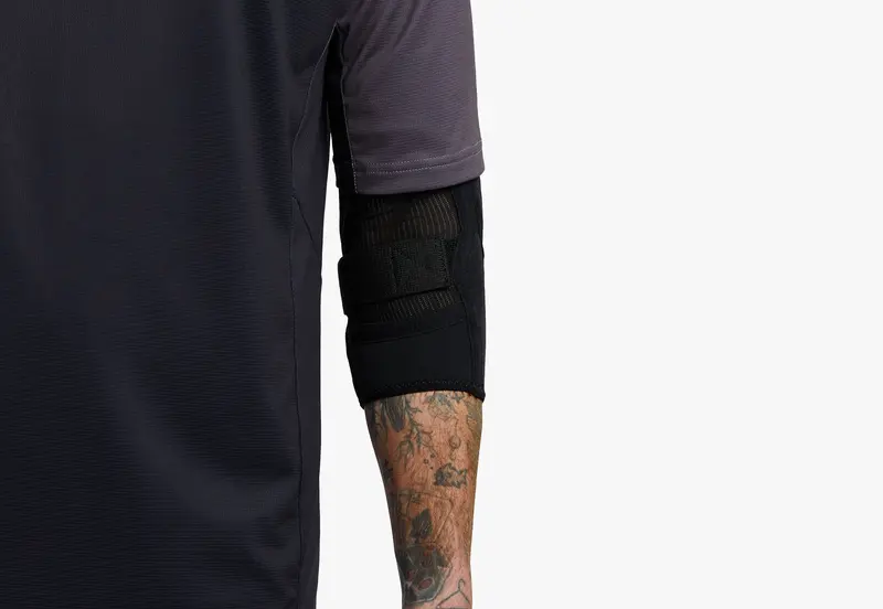 Race Face Ambush Elbow - Stealth - 2022 3