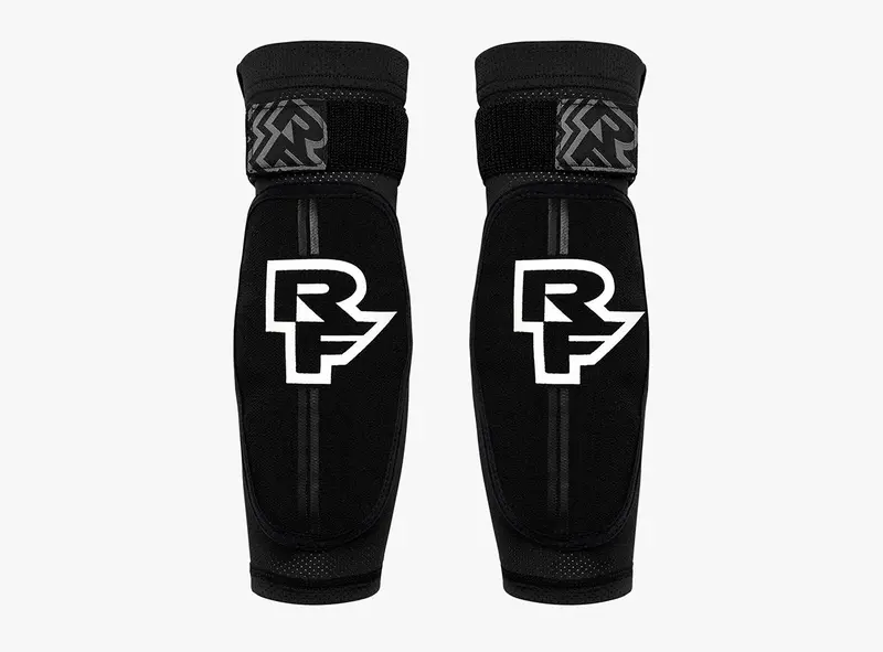 Race Face Indy Elbow - Stealth 1
