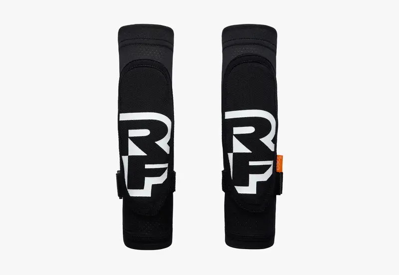 Race Face Sendy Elbow - Youth - Stealth 1