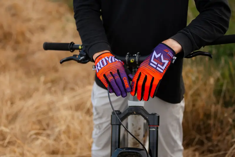Royal Core Mtb Glove - Dot Fade - Red-Purple 6
