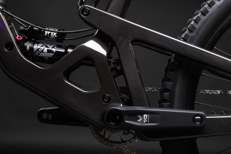 Santa Cruz Bronson Carbon Mx - 70 Kit - Gloss Carbon - 2026 4