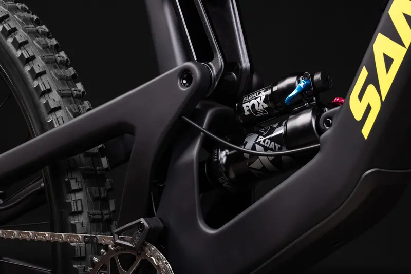 Santa Cruz Nomad Carbon Mx - 70 Kit - Matt Black - 2026 4