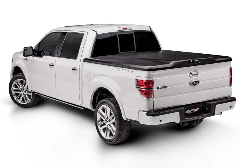 Undercover Elite Retractable Truck Bed Cover For 2015–2020 Ford F-150 (5.5 Ft Bed) – Textured Black 1